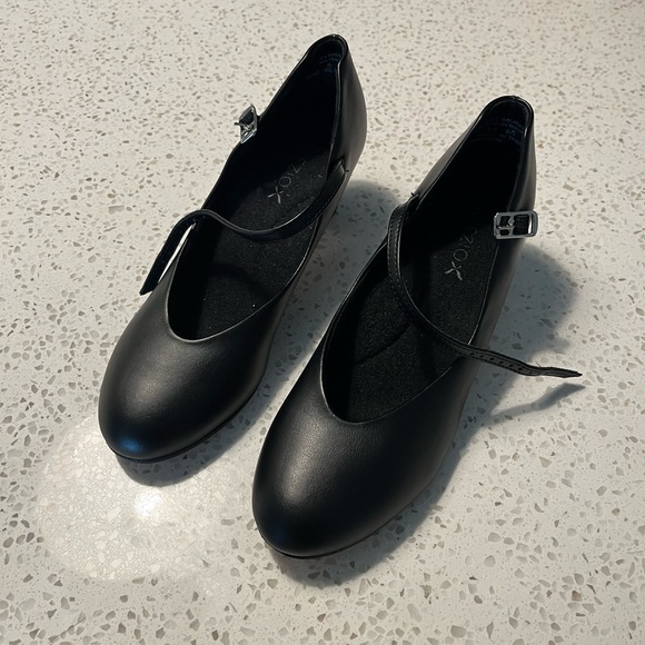 All black tap shoes - Picture 2 of 5